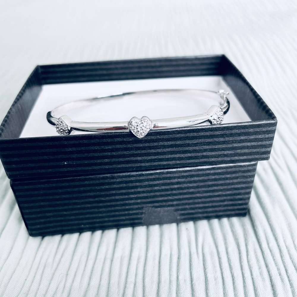 NIB Ayala Bar Heart Bangle Bracelet